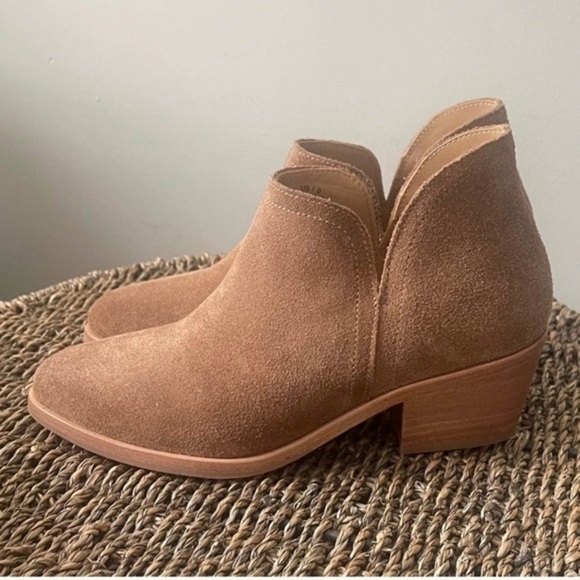 Nisolo Mia Everyday Ankle Bootie tan khakisuade size 7 NEW